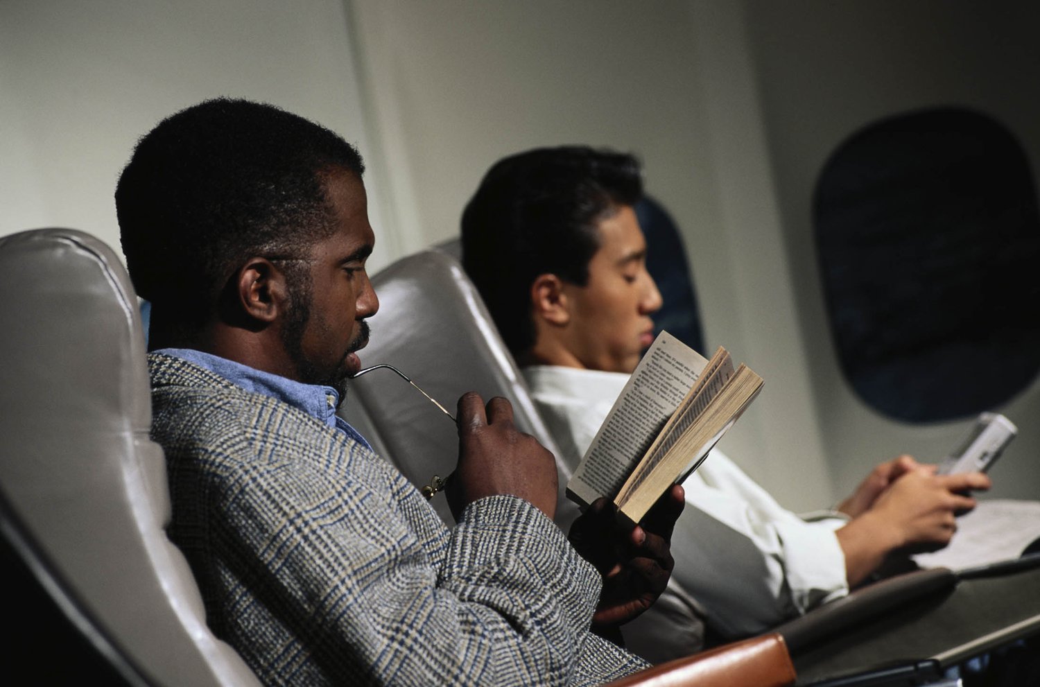 Guía para sobrevivir a los viajes largos en avión