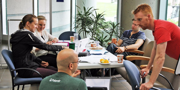 Cómo no se debe comportar en una reunión