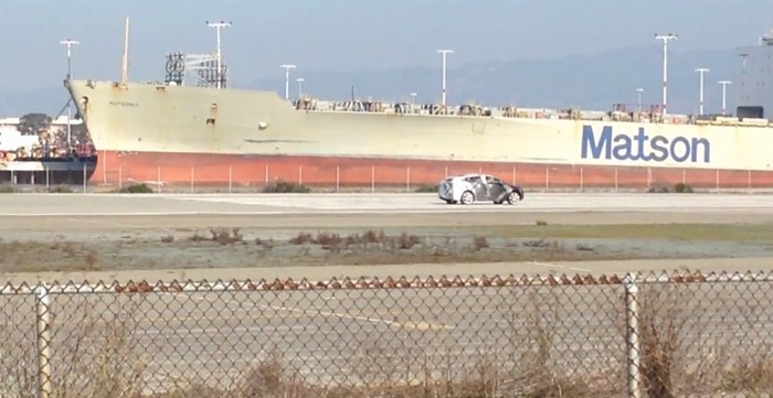 Tesla على مفترق الطرق