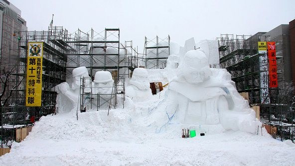 Militares japoneses fazem esculturas de gelo inspiradas em Star Wars