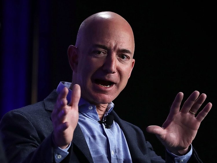 Jeff Bezos: La historia de una de las personas más ricas del mundo
