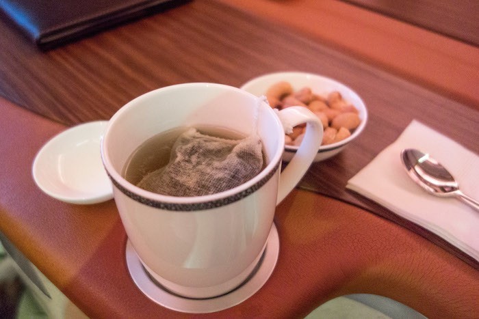 ماذا يعني أن تطير بالخطوط الجوية السنغافورية في الدرجة الأولى بكلفة 18000 دولار