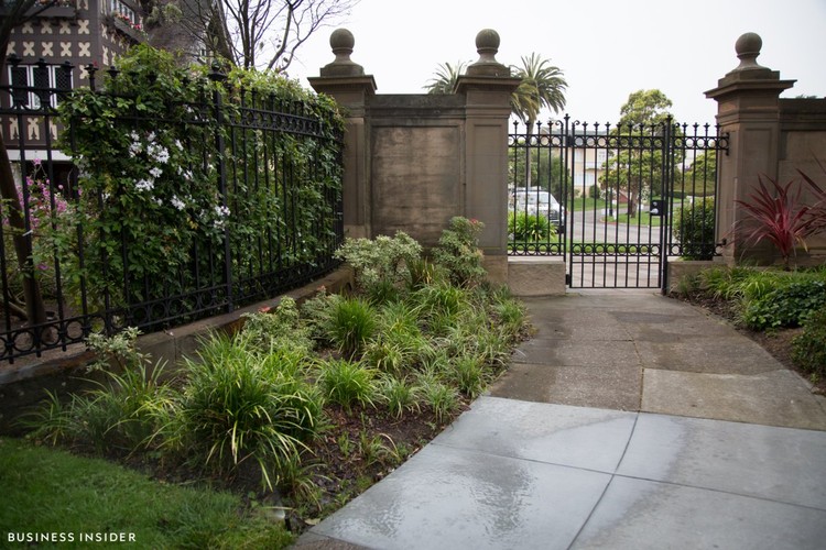 Cómo una pareja de inmigrantes ha comprado las calles de los políticos más ricos de California