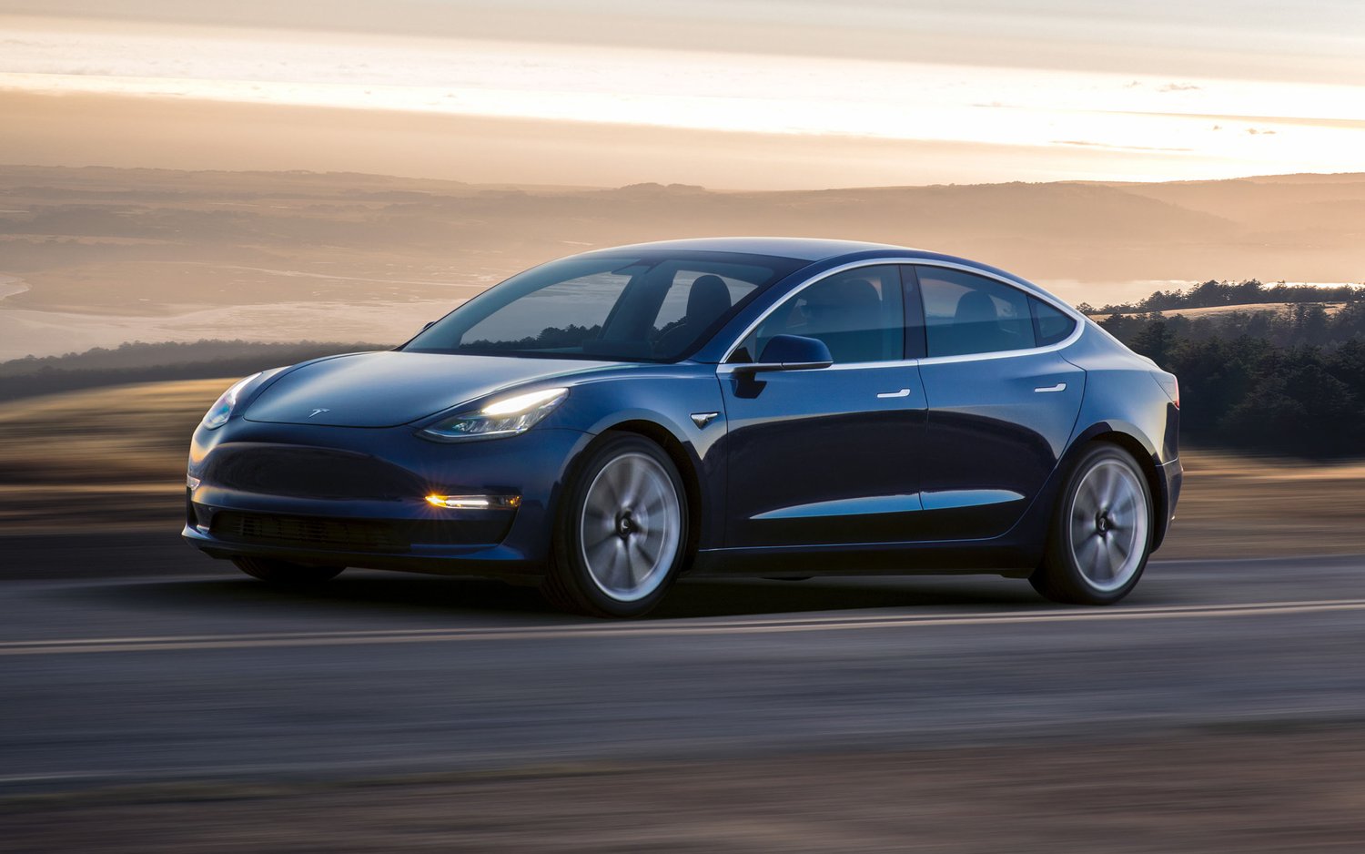 Акции Tesla: 3 причины для роста и 3 — для падения
