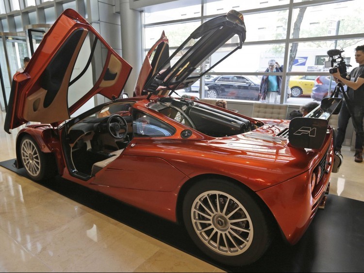  أندر سيارة McLaren F1 LM