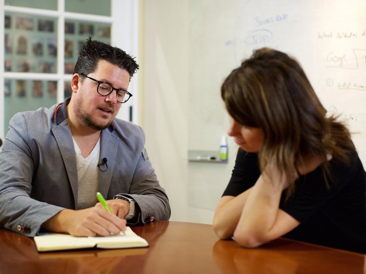 ثمانية أسئلة يجب أن يطرحها لنفسه كل مستثمر