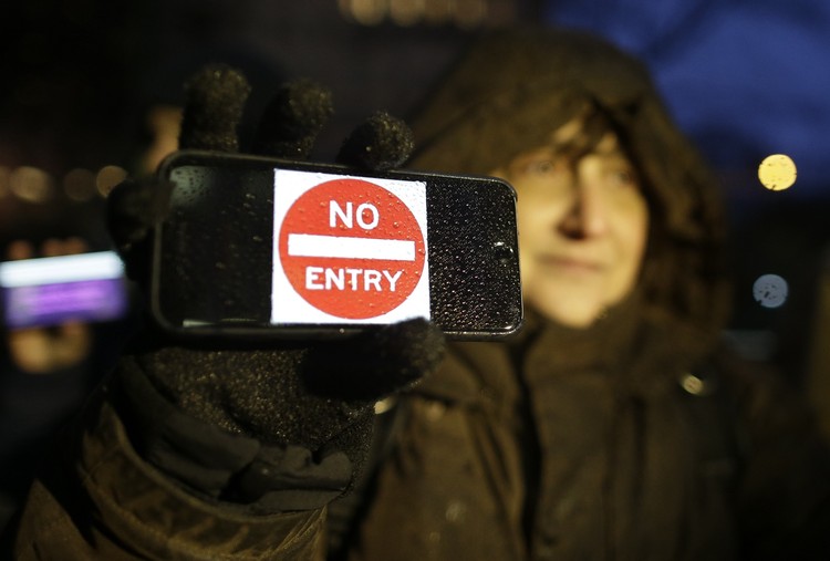 El FBI cuenta a Apple cómo accedió al iPhone del terrorista