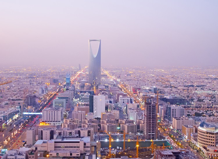 من يتحكم بالنفط