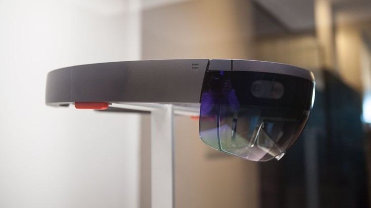 سلبيات نظارة الواقع المعزز من مايكروسوفت