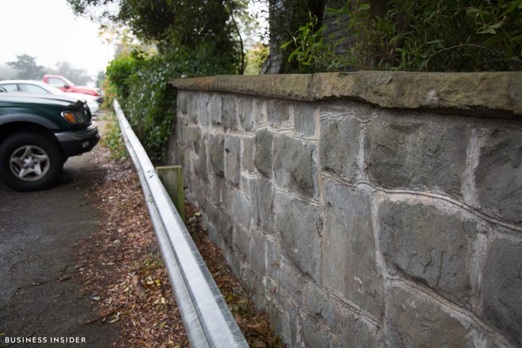 Cómo una pareja de inmigrantes ha comprado las calles de los políticos más ricos de California