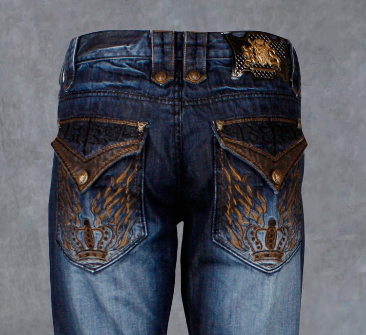 19 cose che ogni uomo dovrebbe eliminare dal suo armadio