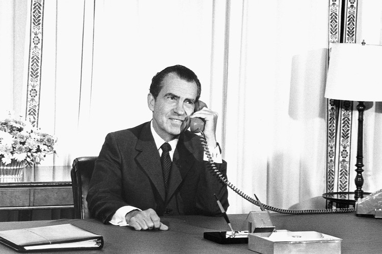 استعداد الولايات المتحدة للدولار القوي 