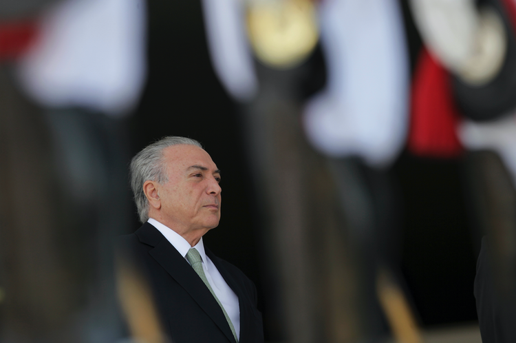 Bitcoin precipita sotto i 4.000 dollari