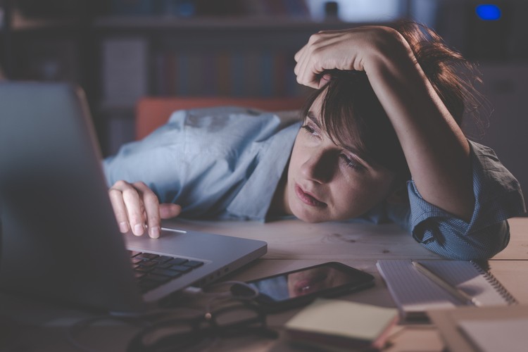 7 abitudini che non fanno altro che aumentare il tuo stress