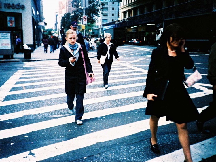 9 cose che le persone pensano di te pochi secondi dopo averti incontrato