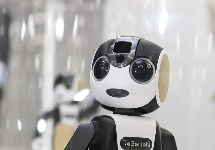 RoBoHon, el primer móvil robótico del mundo