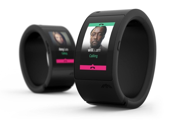 Marcas de moda e relojoeiras suíças abraçam o smartwatch