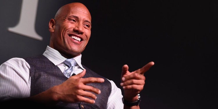 Cómo gana y gasta el dinero Dwayne "The Rock" Johnson