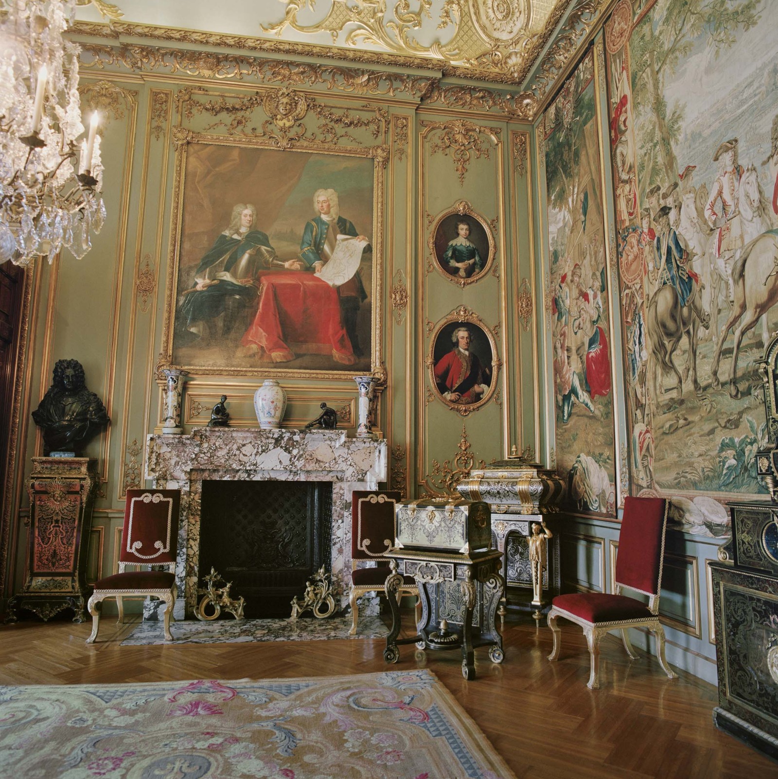 Дворец черчилля. Бленхейм дворец Англия. Blenheim Palace Interior. Дворец Бленхейм интерьер. Бленхеймский дворец внутри.