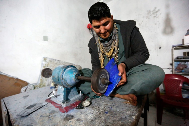 Minerali insanguinati: come l'attività estrattiva finanzia la violenza in Afghanistan 