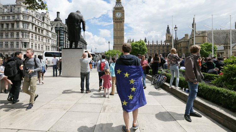 La razón por la que seguimos tomando decisiones estúpidas