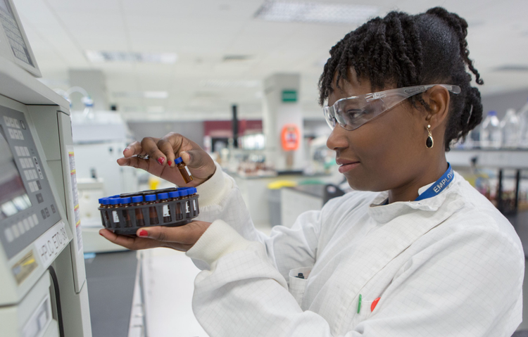 خمس شركات تجذب عملاقة الاستثمار