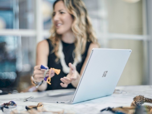 Tensión por Microsoft Surface