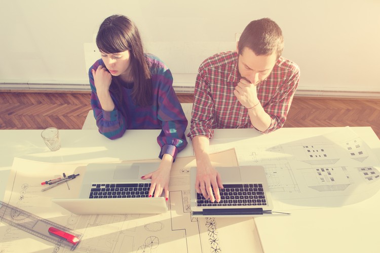 13 Hábitos auto-destrutivos de pessoas infelizes