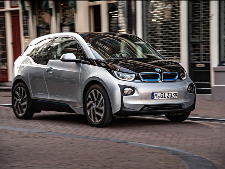 5 auto in competizione con Tesla