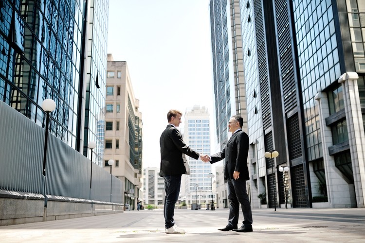 6 إشارات لتوقف المستثمر