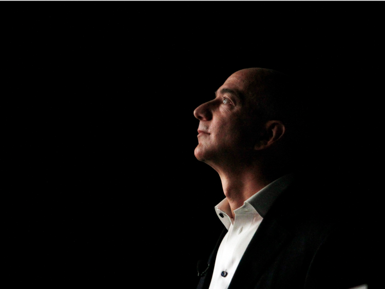 Jeff Bezos: La historia de una de las personas más ricas del mundo