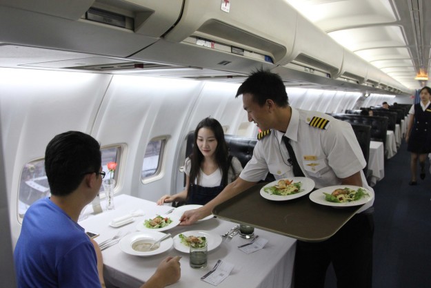 صور: رجل أعمال صيني حول Boeing 737 إلى مطعم