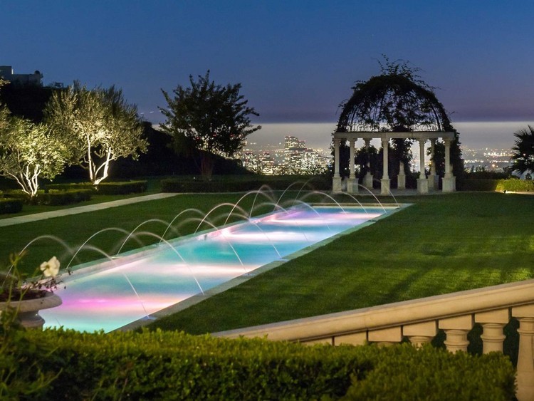 O preço da casa mais cara à venda nos EUA baixou