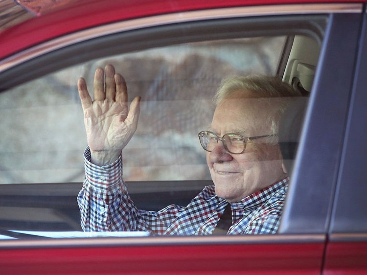 بالصور: كيف ينفق وارن بافيت ملياراته