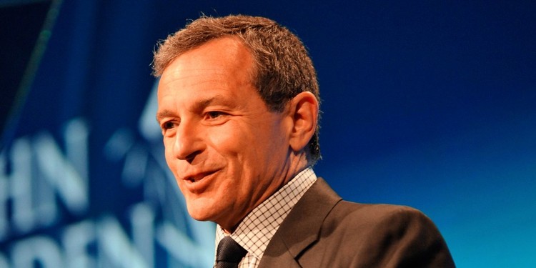 Desde Twitter hasta el Financial Times: ¿Qué leen las personas de éxito por la mañana?