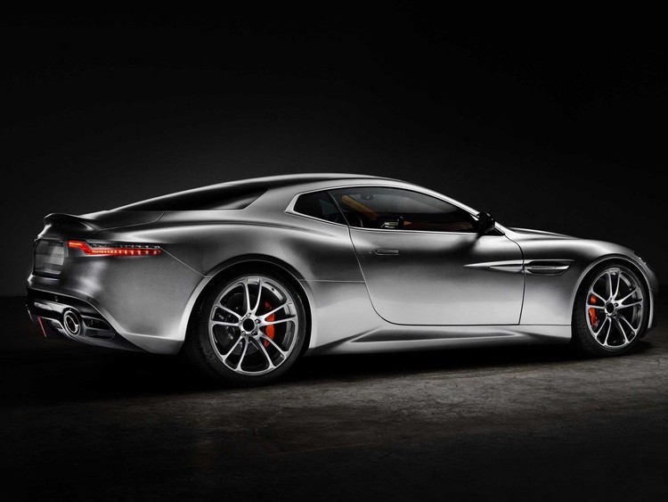 صاعقة من Aston Martin