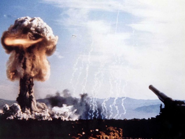 7 ejemplos de armas militares extrañas e increíbles