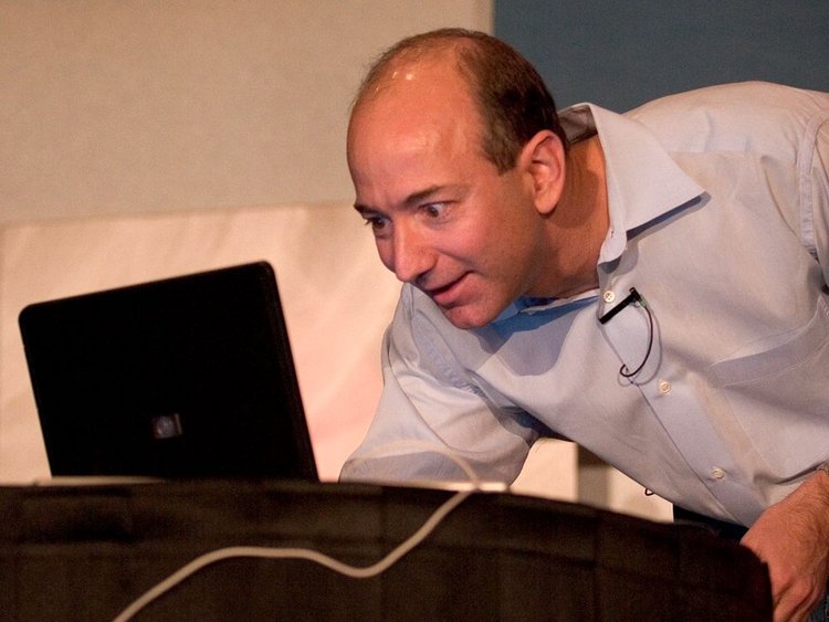 Jeff Bezos: La historia de una de las personas más ricas del mundo