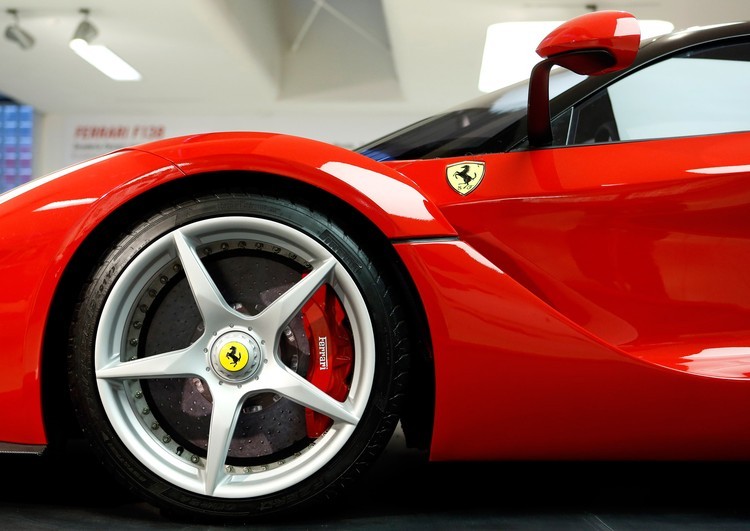 Há carros a custar mais de um milhão de dólares