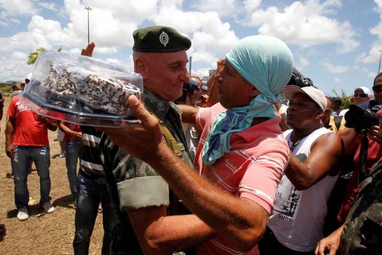 Momentos de humanidade no meio do horror