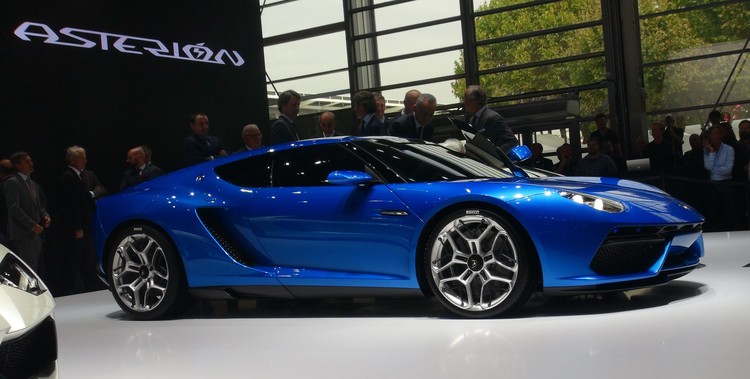 العروض الأولى لمعرض السيارات بباريس