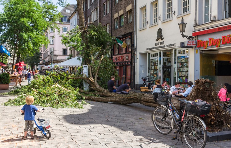 ديفيد كاميرون يحذر عن احتمال موجة ثانية من الأزمة