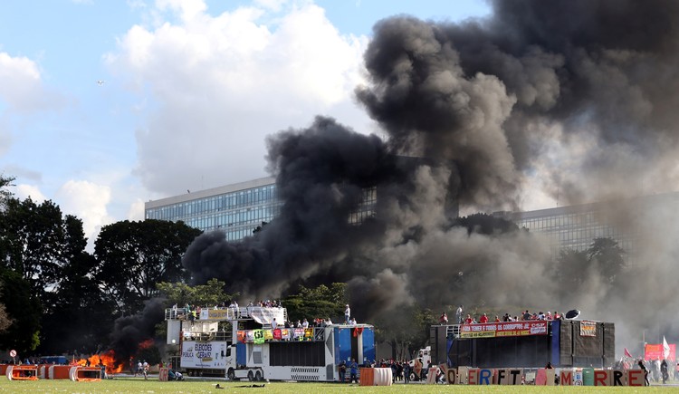 Suben los precios del petróleo en la víspera de la reunión de la OPEP