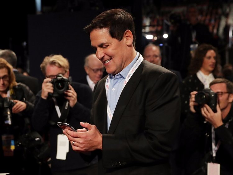 ¿Cómo es el día a día en el trabajo del multimillonario inversor Mark Cuban?