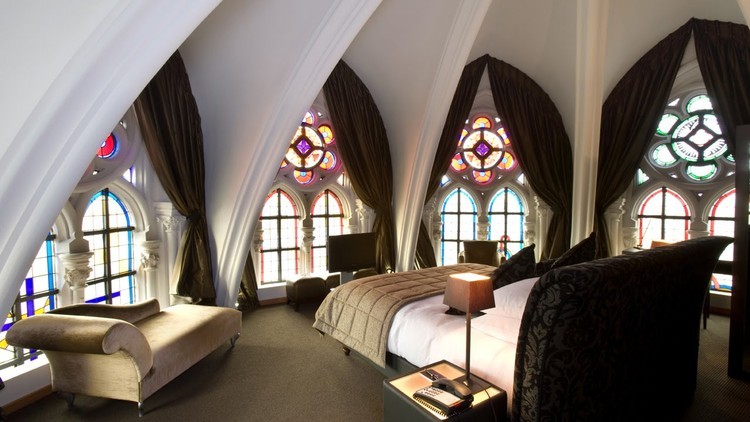 Chiese a cinque stelle