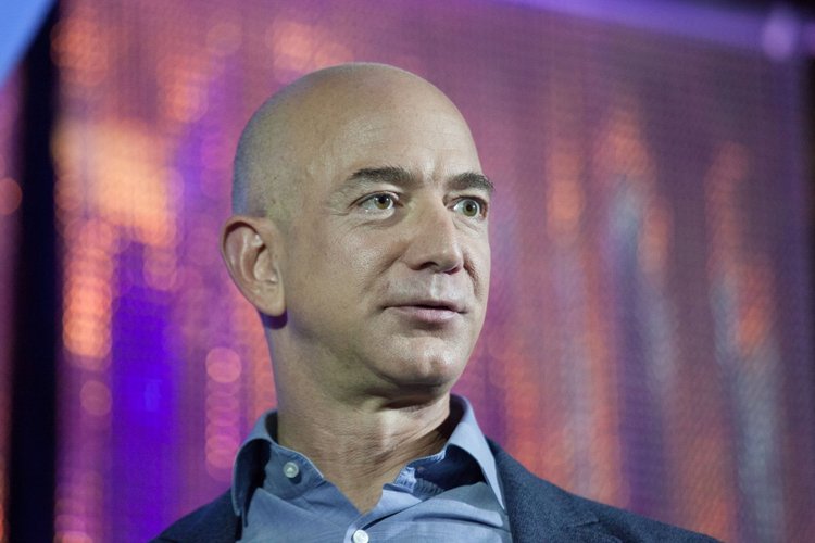 Jeff Bezos: La historia de una de las personas más ricas del mundo