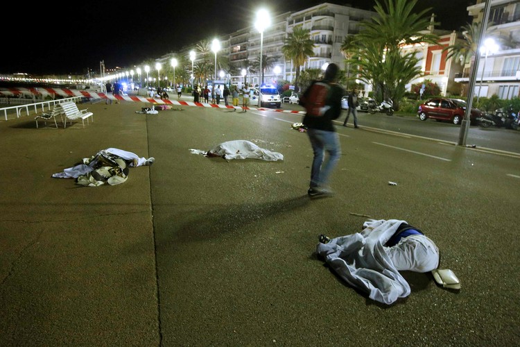 Tutto quello che sappiamo finora sull’attacco a Nizza