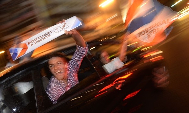 Coligação de centro-direita mantém o poder mas perde maioria