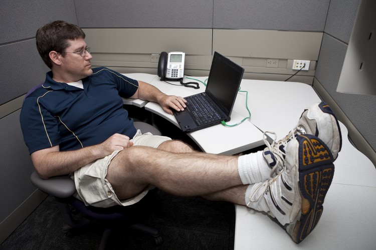 6 Atitudes que podem levar a que pareça menos inteligente