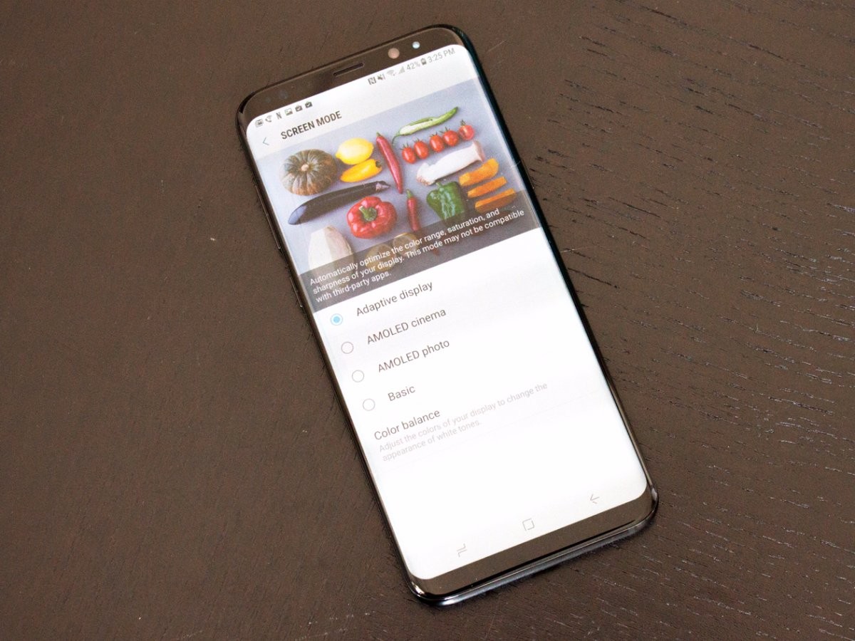 لماذا شاشة Samsung Galaxy S8 أفضل من شاشة iPhone